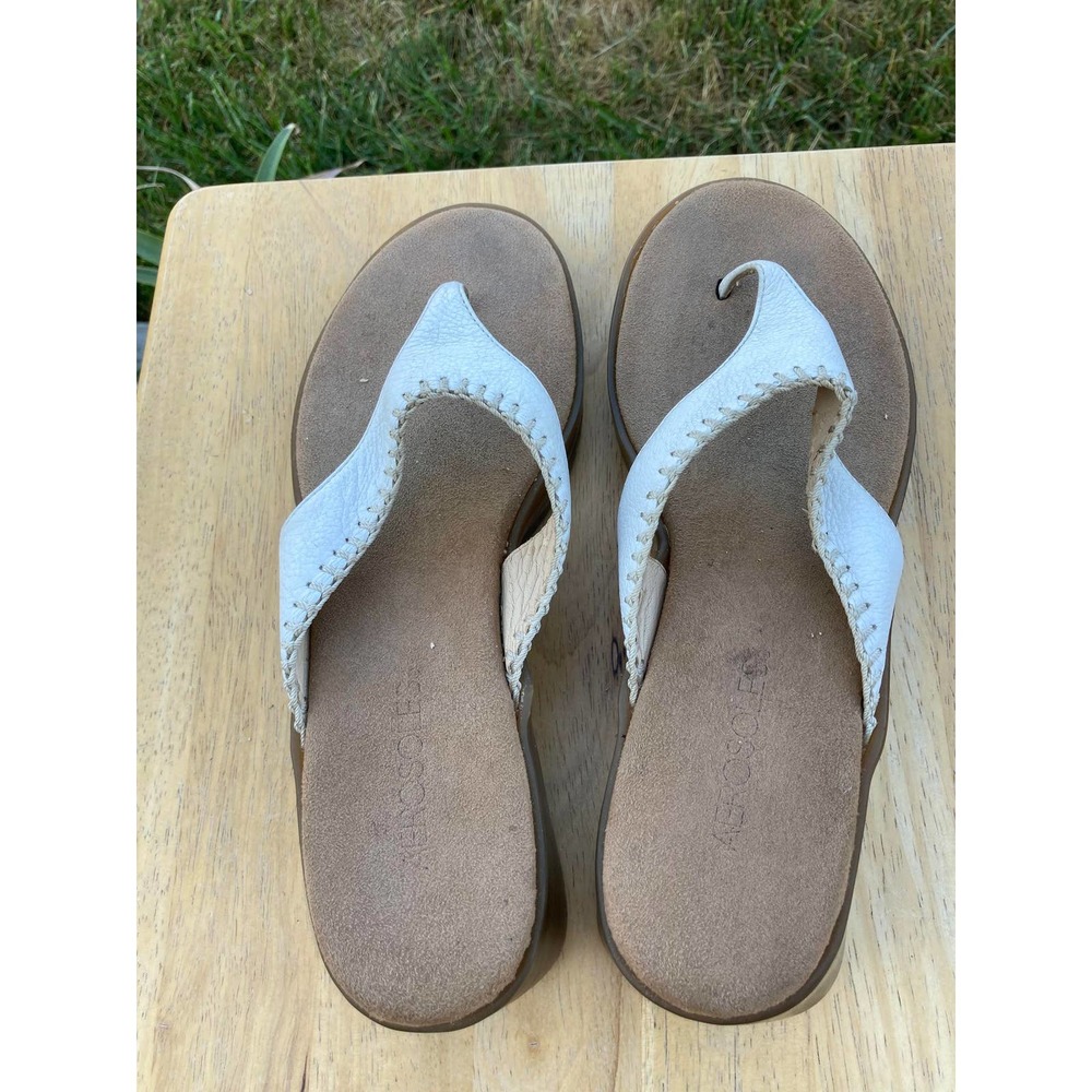 AEROSOLES  Women's White Slip-on  Leather slippers   Size 9B